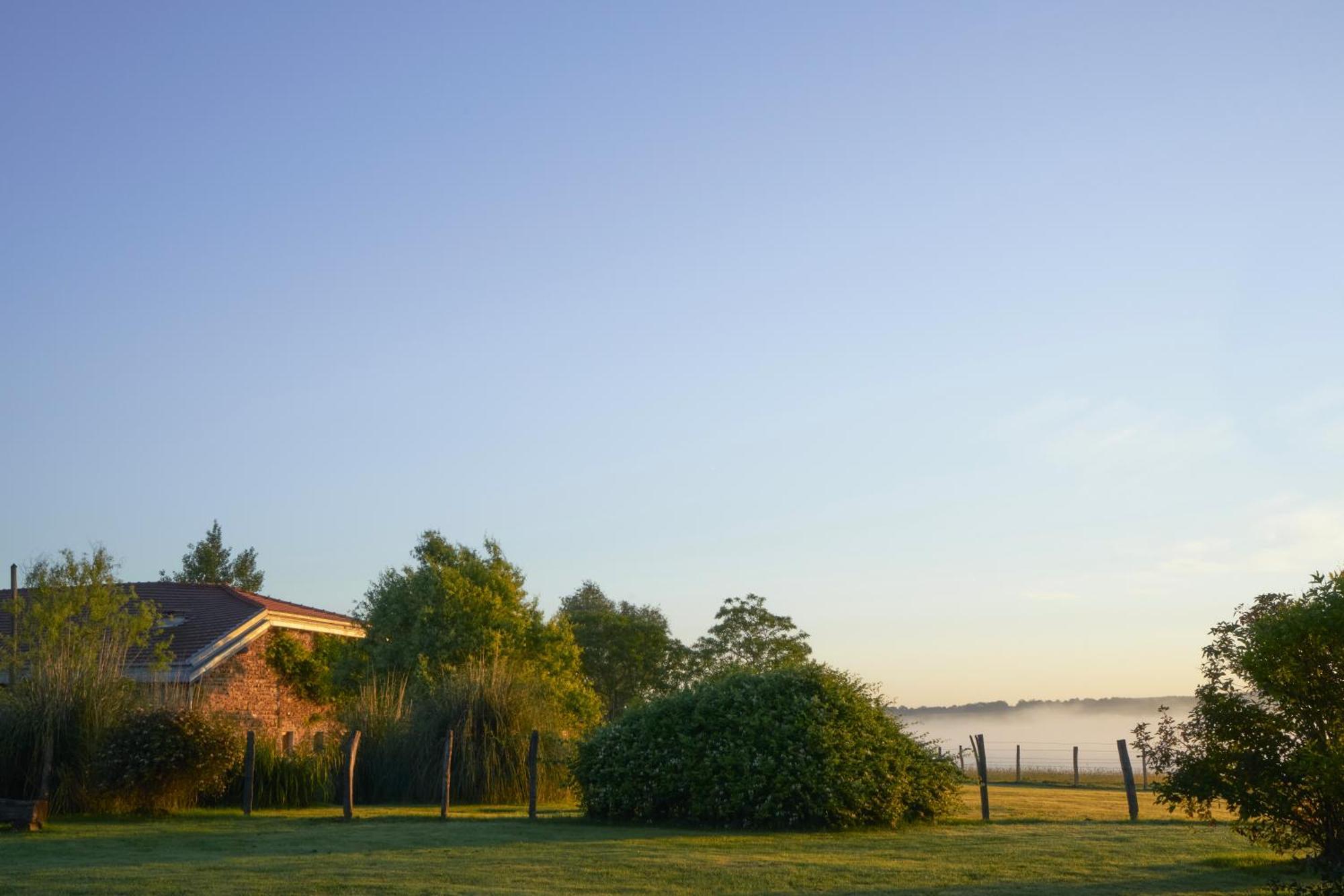 La Colline Du Colombier Hotel Iguerande ภายนอก รูปภาพ